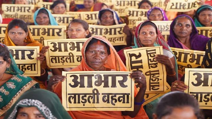 बहनों को भा रहा है मुख्यमंत्री का जुदा अंदाज